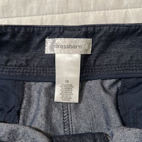 DB 16 Dark Blue Wash Three Button Side Hem Two Button Waist Capri Jeans - Picture 12 of 14